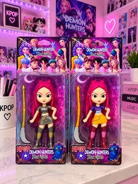 KPOP Demon Hunters Mira Figure Dolls 2 Pack – 2 Outfits with Accessories